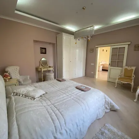 Grand Apartment