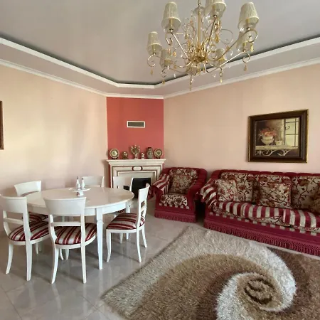 Grand Apartment *
